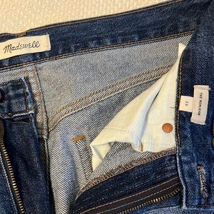 Madewell mom jeans, size 28. Very good condition.